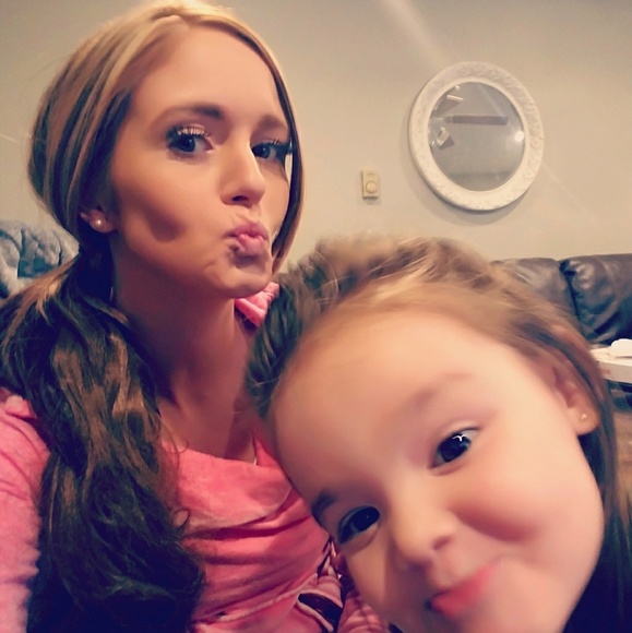 Meet your Posher, Erin - Picture 1 of 2